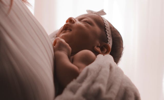 Feeding your newborn baby, Your newborn baby, Your new baby, First-time parents, Newborn care, Caring for a newborn, Life outside the womb, Feeding your newborn, Breastfeeding schedule, Feed your baby on demand, Formula feeding schedule, Combination feeding, Signs your baby is getting enough to eat, Umbilical cord care, Umbilical cord stump falls off, Skin-to-skin contact, Baby's senses and development, Managing your wellbeing, Recovery from birth, Sleep deprivation, EASY routine, “EASY” routine, The newborn period, Care for a newborn, Newborn feeding schedule